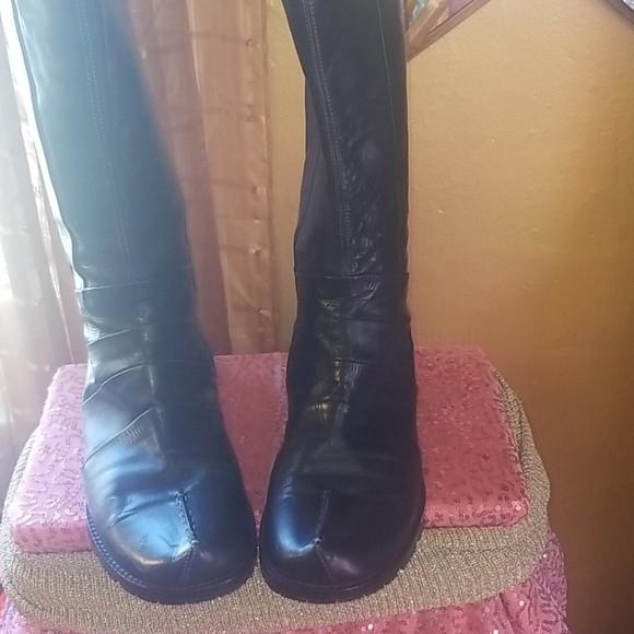 Boots - Picture 11 of 11